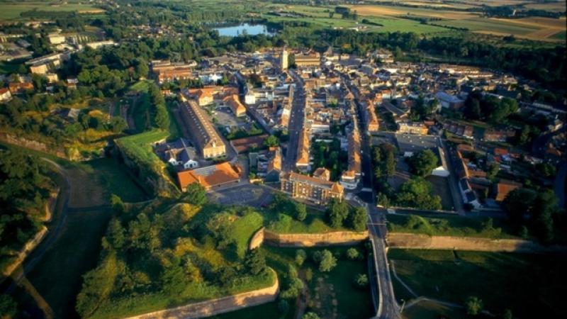 Le Gite Des Geants Le Quesnoy  Exteriör bild